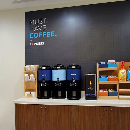 Holiday Inn Express Hotel & Suites Columbus By Ihg Εξωτερικό φωτογραφία