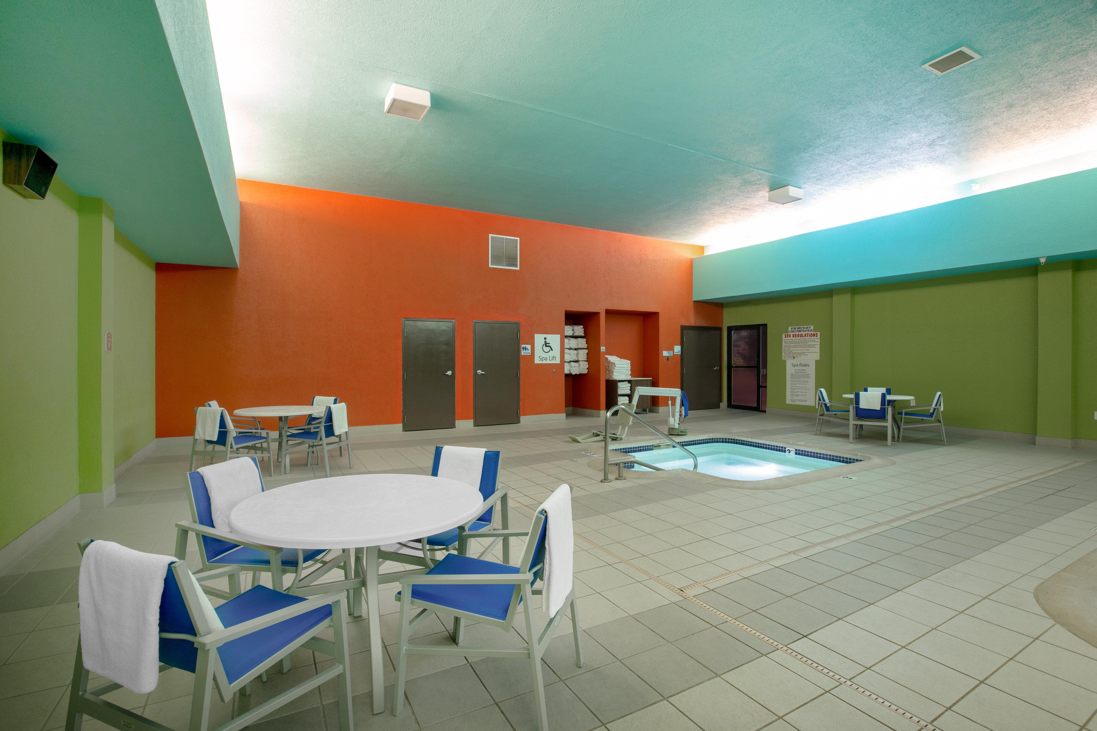 Holiday Inn Express Hotel & Suites Columbus By Ihg Εξωτερικό φωτογραφία