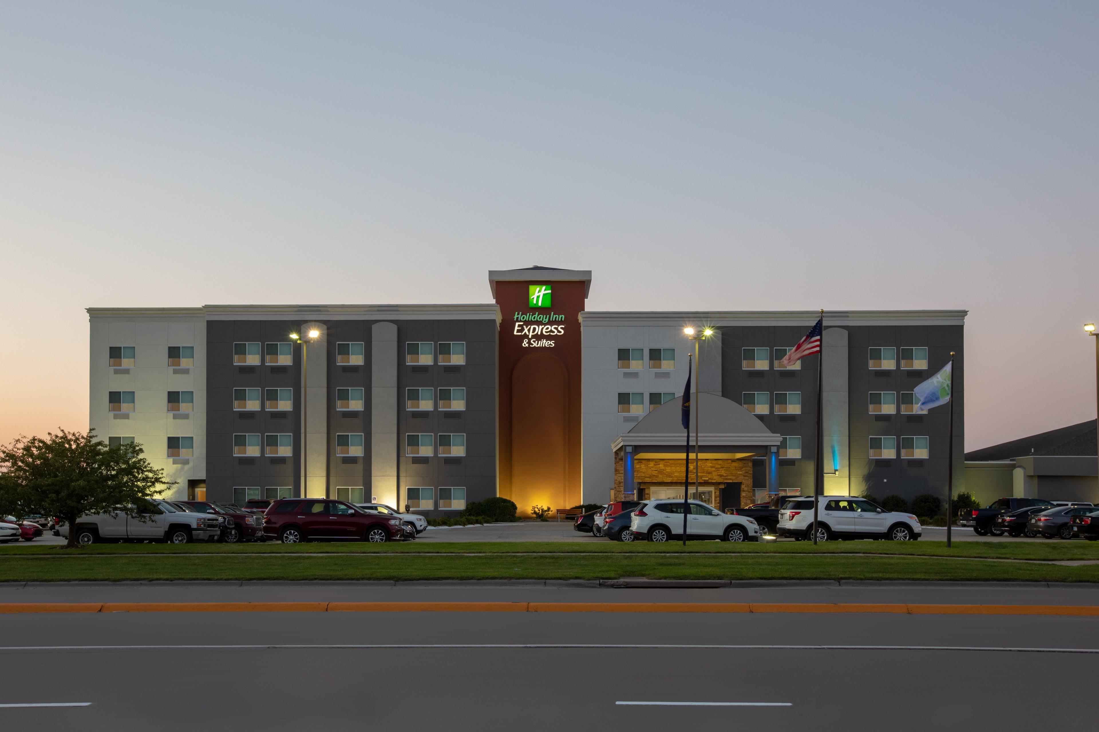 Holiday Inn Express Hotel & Suites Columbus By Ihg Εξωτερικό φωτογραφία