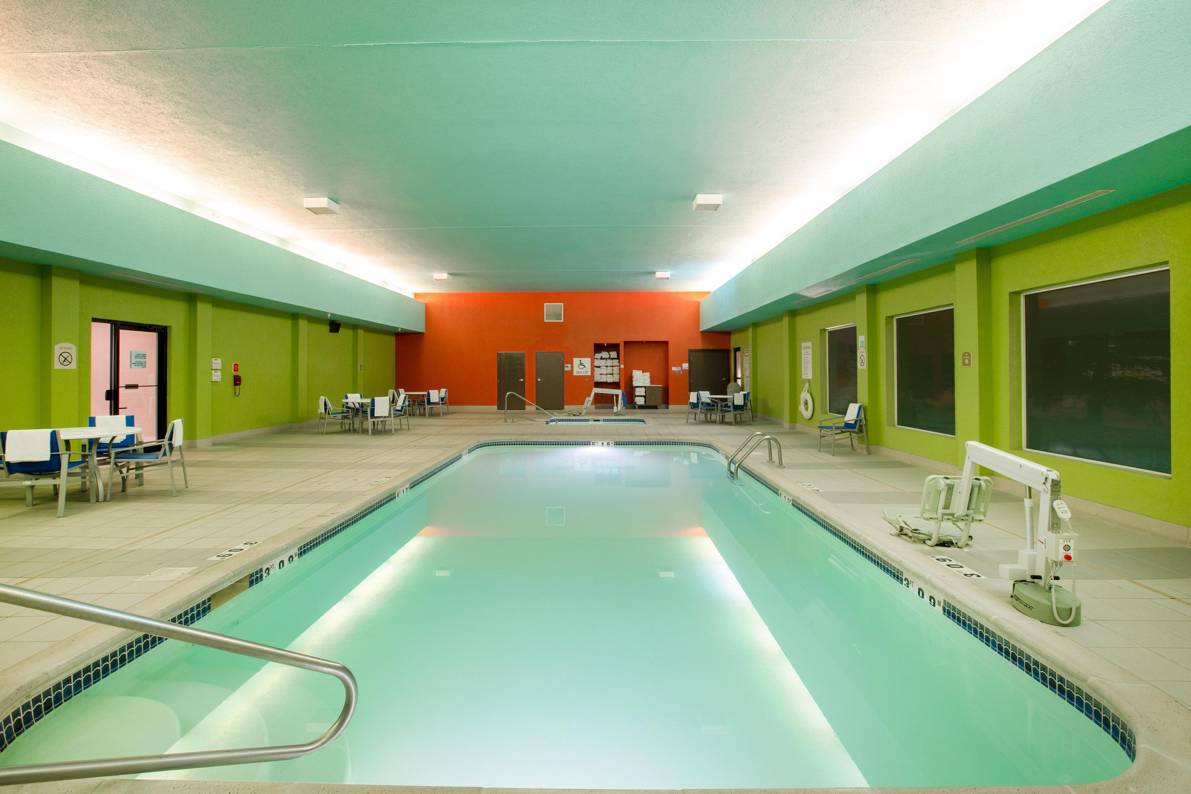 Holiday Inn Express Hotel & Suites Columbus By Ihg Εξωτερικό φωτογραφία