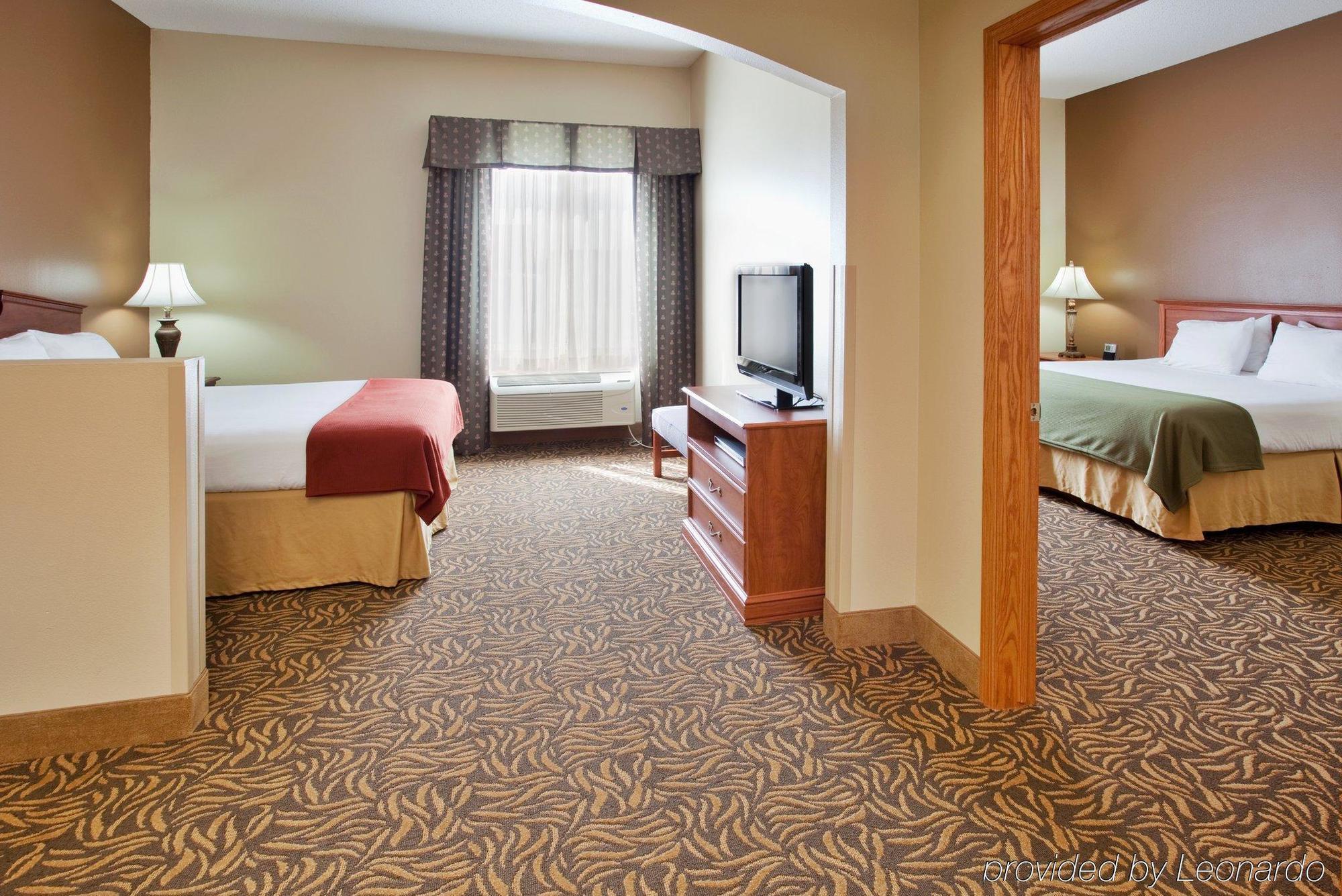 Holiday Inn Express Hotel & Suites Columbus By Ihg Εξωτερικό φωτογραφία