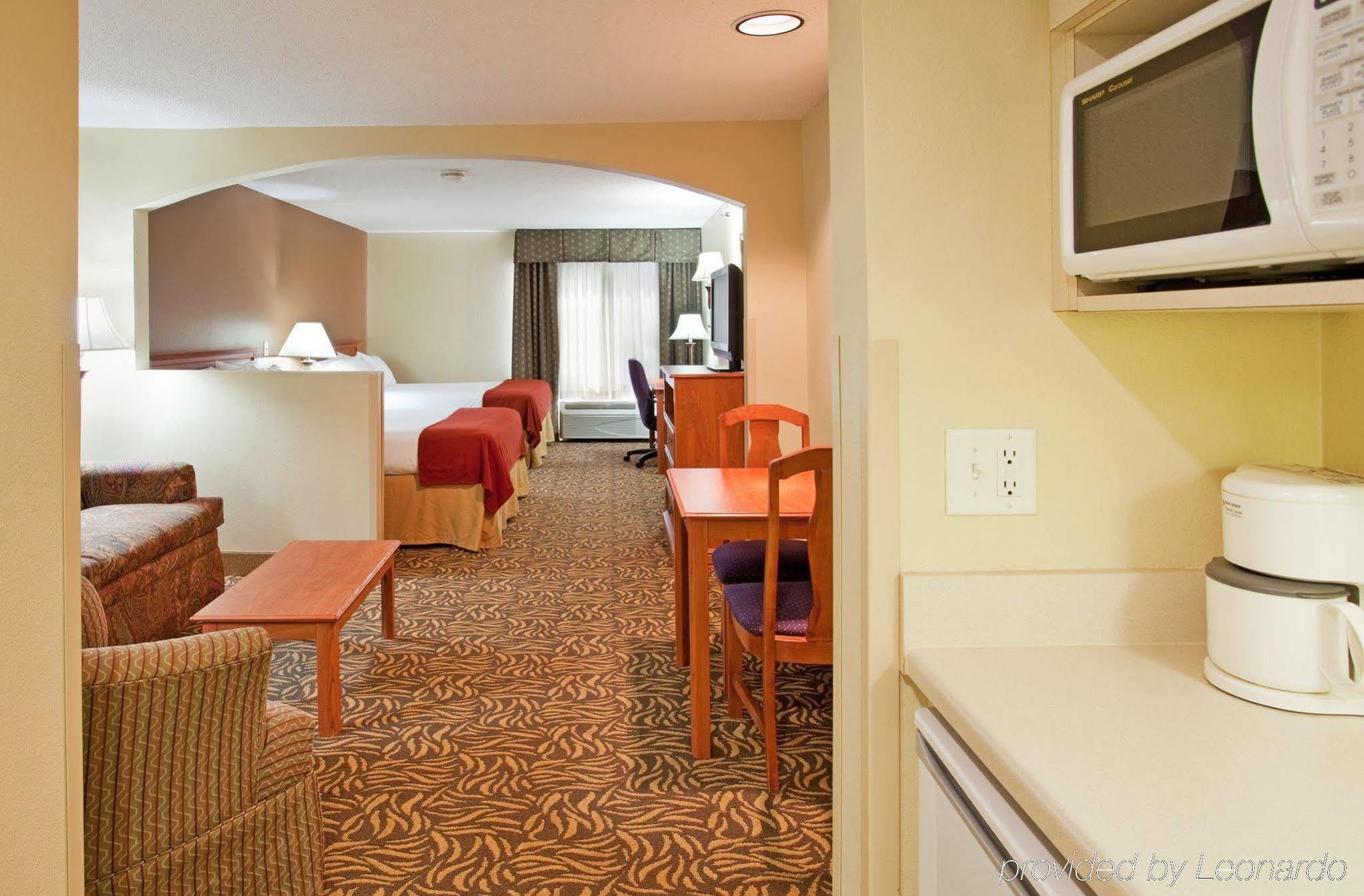Holiday Inn Express Hotel & Suites Columbus By Ihg Εξωτερικό φωτογραφία