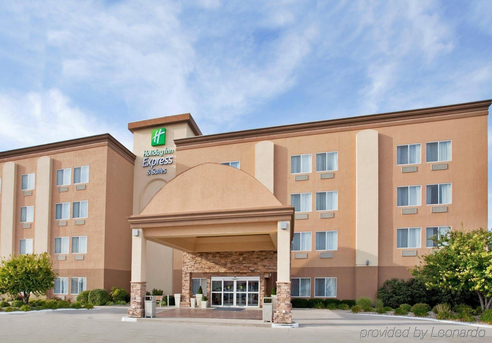 Holiday Inn Express Hotel & Suites Columbus By Ihg Εξωτερικό φωτογραφία