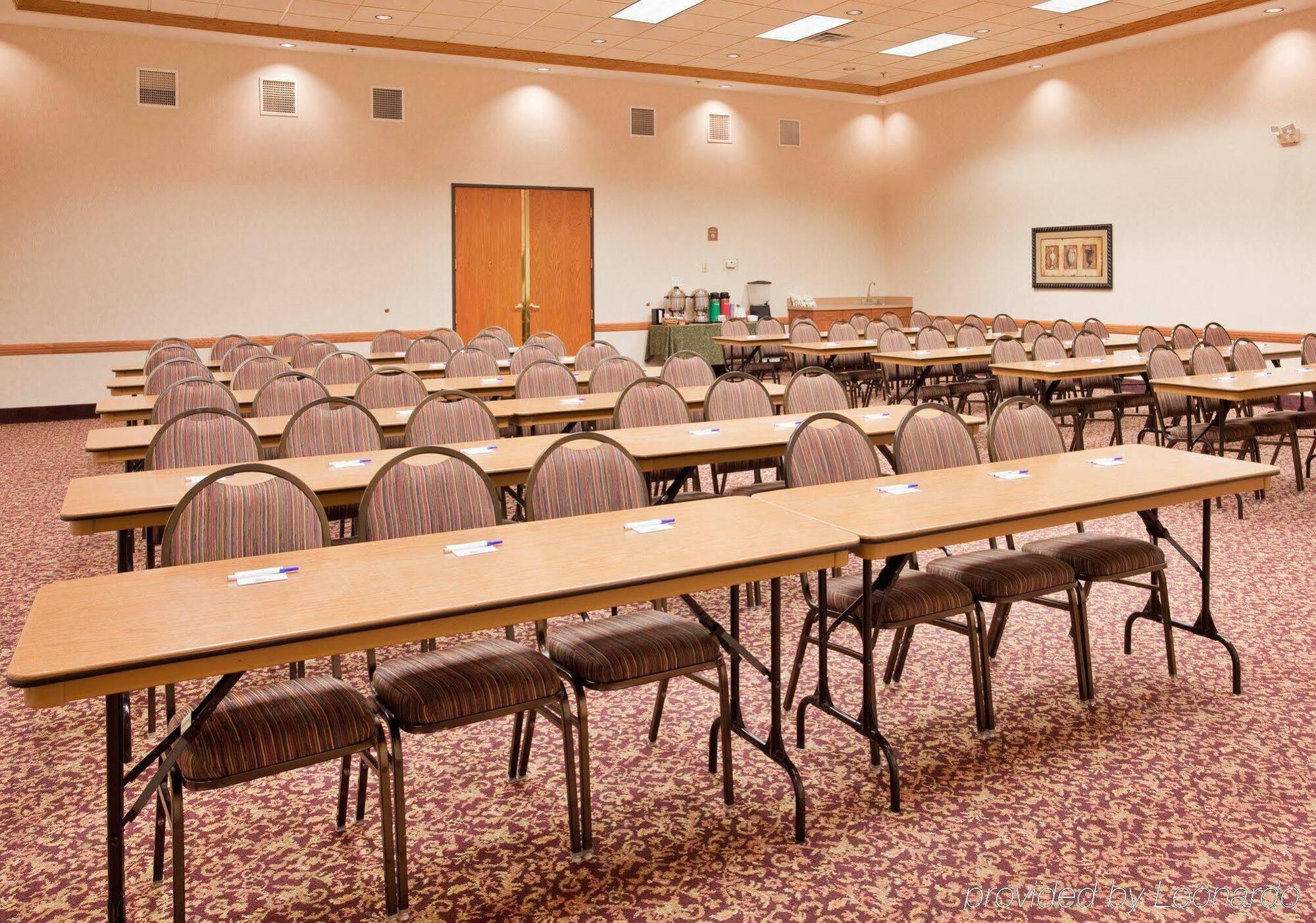 Holiday Inn Express Hotel & Suites Columbus By Ihg Εξωτερικό φωτογραφία