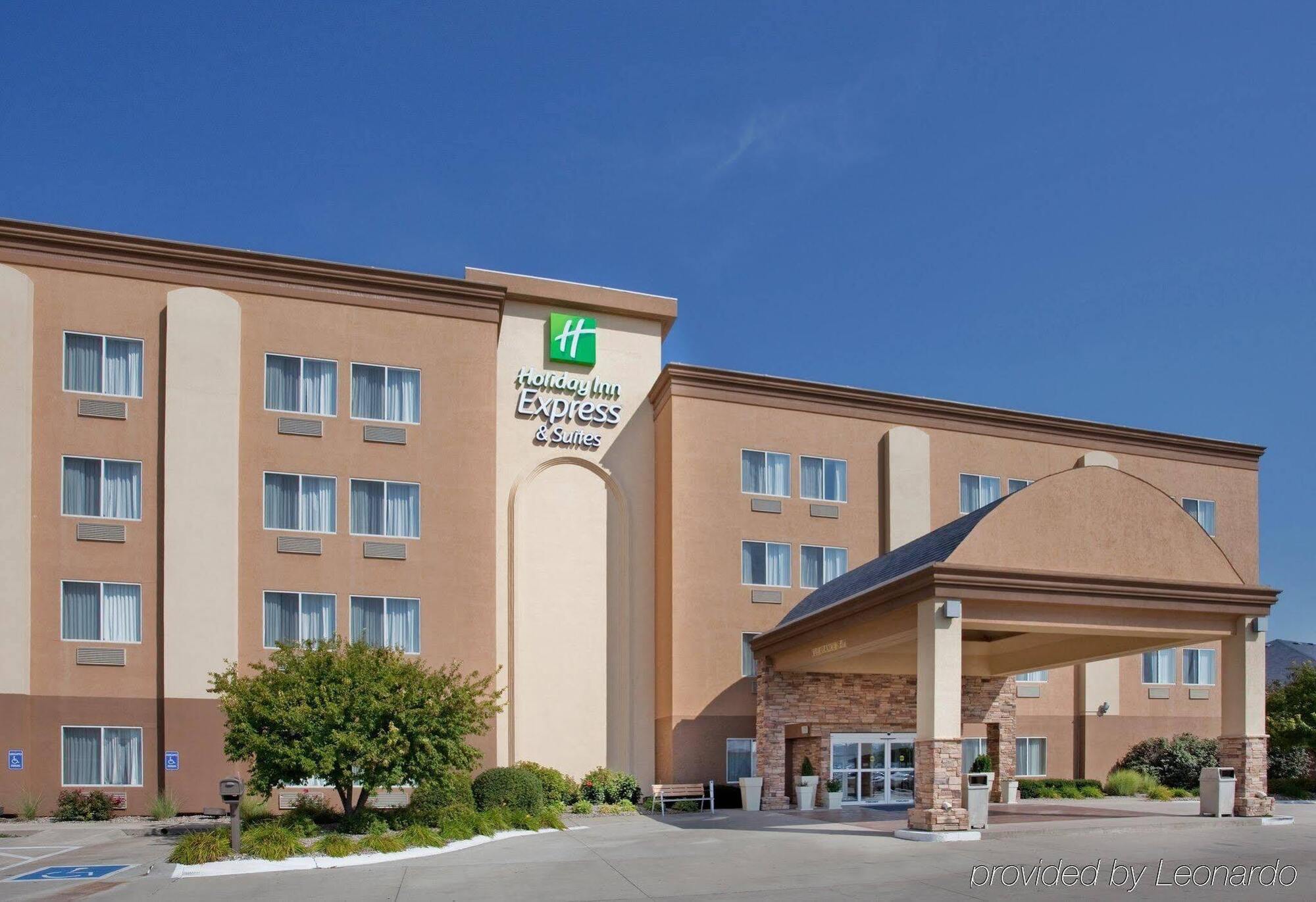 Holiday Inn Express Hotel & Suites Columbus By Ihg Εξωτερικό φωτογραφία
