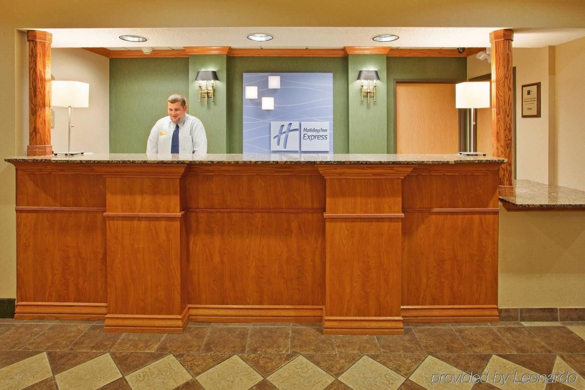 Holiday Inn Express Hotel & Suites Columbus By Ihg Εξωτερικό φωτογραφία